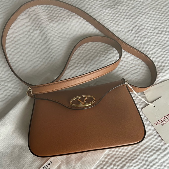 🖤SOLD🖤 VALENTINO GARAVANI Vlogo Bold Leather Shoulder Bag - Almond Beige NWT - Picture 5 of 16